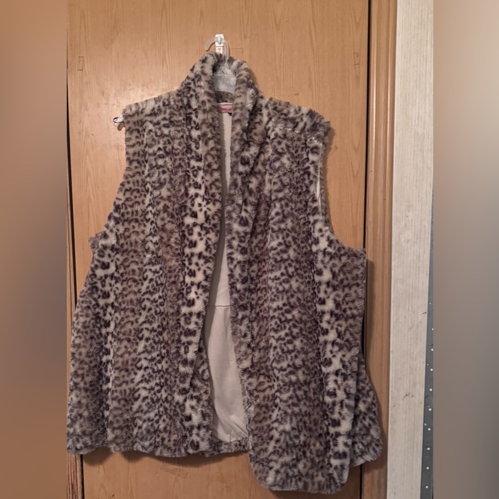 Leopard Print Faux Fur Vest
